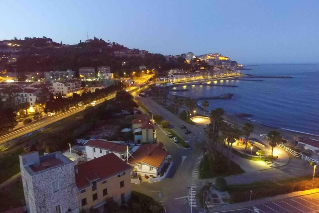 Appartamento Sul Mare Alla Foce Imperia Exterior photo